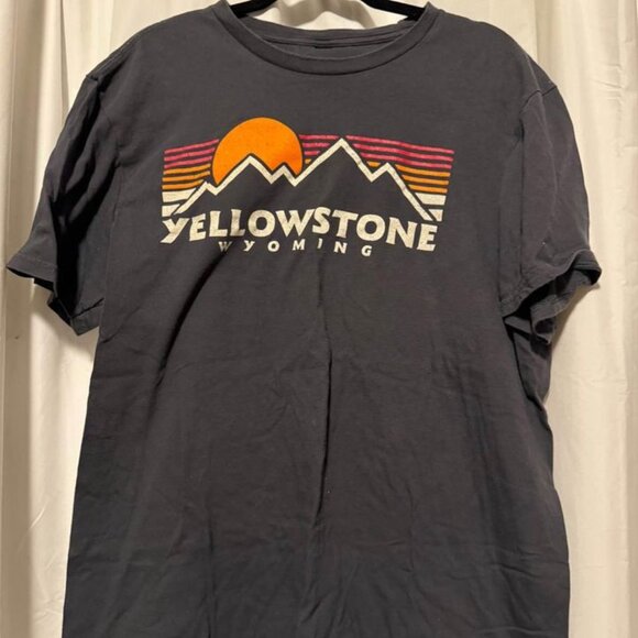 Yellowstone tshirt XL - Picture 1 of 2